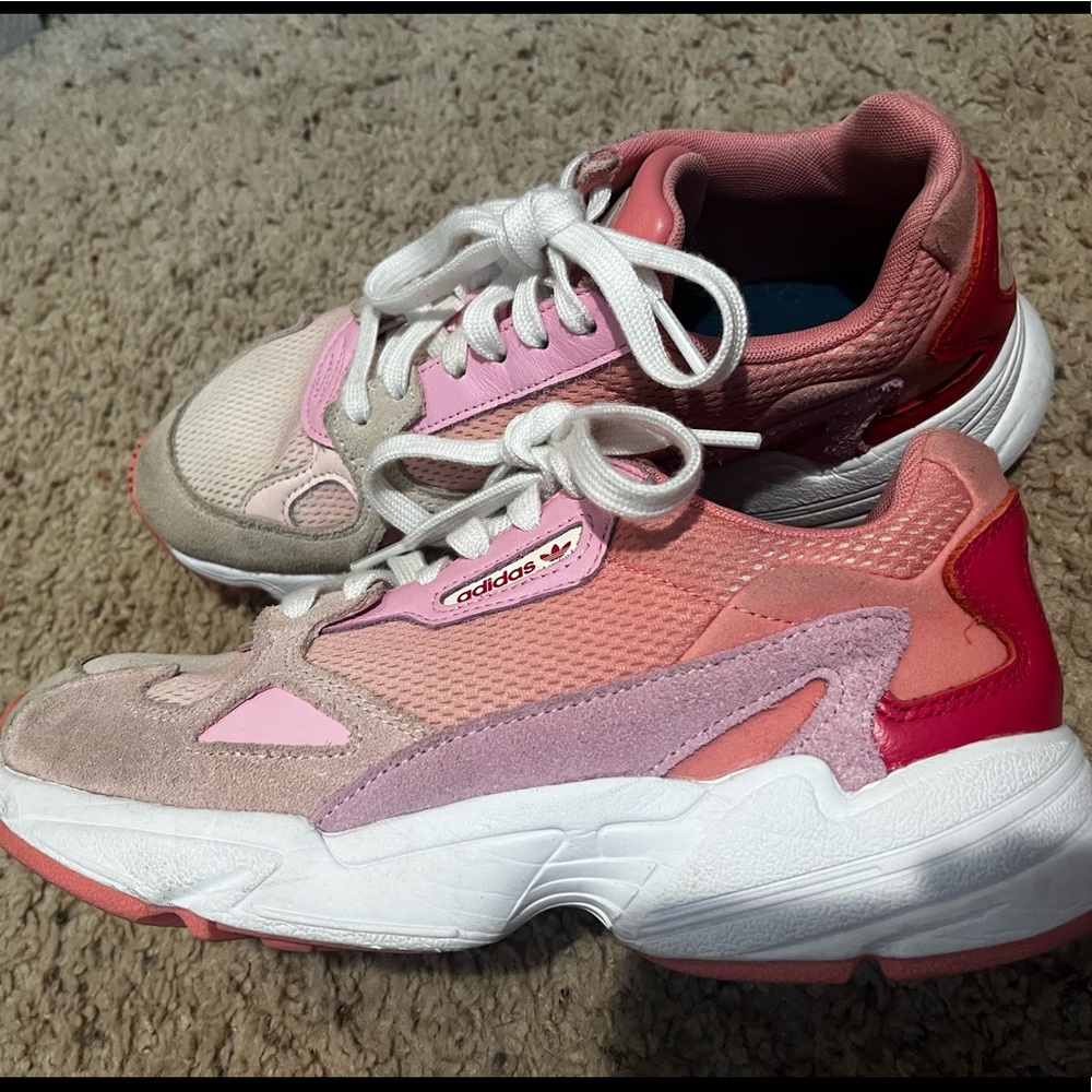 Adidas pink tennis shoes